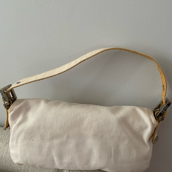 Fendi Cream Shoulder Bag with Gold Buckle - Picture 2 of 8